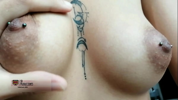 Hermanastra calentona sufre de insomnio y necesita verga