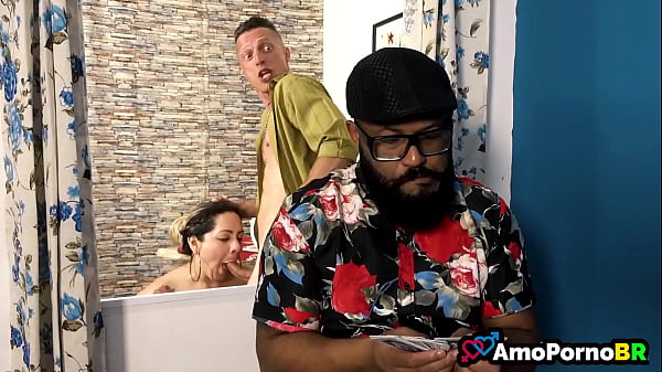 Uma esposa precisa do sêmen do amigo do marido na boca para encontrar a felicidade – Xvideos Porno