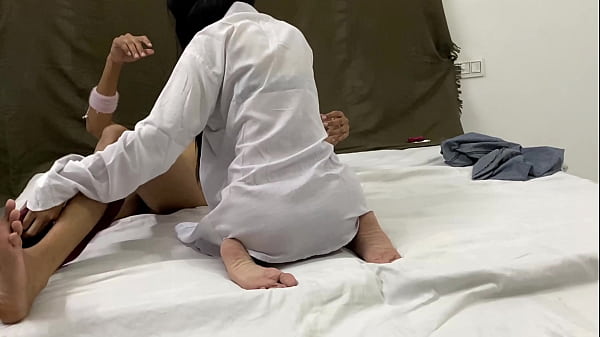 MY STEP SISTER GOT NAKED AT NIGHT AND CLIMBED ON MY BIG COCK