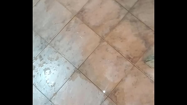 Mira como quedo el piso luego de acabar