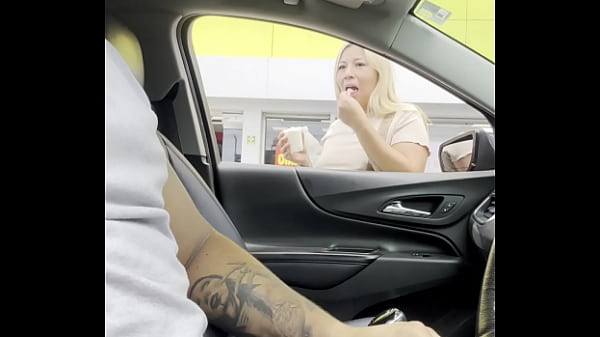 DESCONOCIDA SE SUBE A MI CARRO