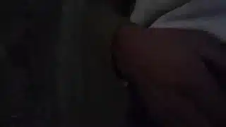 කලුවරේ අතේ ගහනවා.