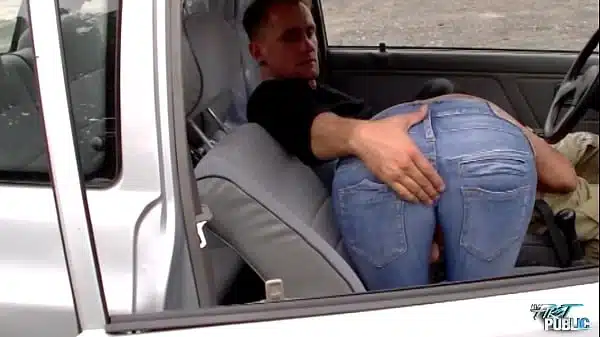 Sexy girl horny while driving a car so takes BF’s dick and fucks directly beside parking lot