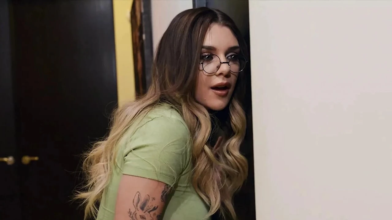 Busty Gabbie Carter And LaSirena69 Share Quinton James’ Big Dick