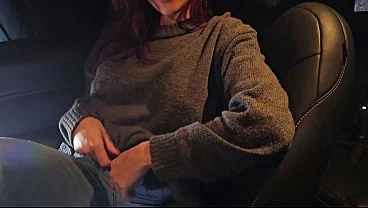 Cuñada me sorprende en el auto y me quita el condón