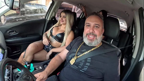 Dj Jhenny deu uma aula de mixagem de som para Ted e ele aprendeu na ponta da língua bem no meio do grelo da gostosa