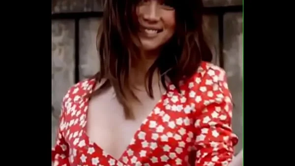 Mulheres de TOuro : Ana de Armas – dançando em camera lenta sem Sutiã e sem calcinha