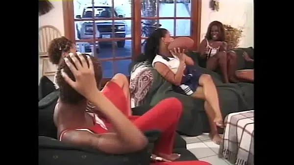 Black lesbians take care of each others’ needs – Chelsea Lynx, Coca, Fantazja, Holiday, Nicole Douglas, Safarri Tiger, Sexy, Tamia