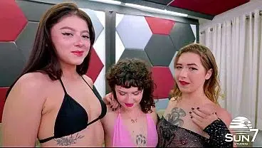 FFF Lesbian Threesome: Foot Sucking, Oral and Masturbation [Real Amateur]