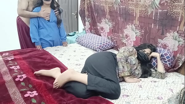 Pakistani Husband Cheating With School Girl Behind His Wife