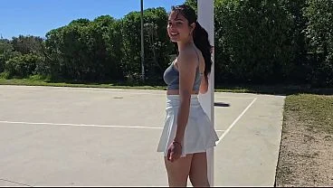 Vecina Cachonda En Patines Tiene Sexo Con DESCONOCIDO En Su CARRO En PUBLICO.