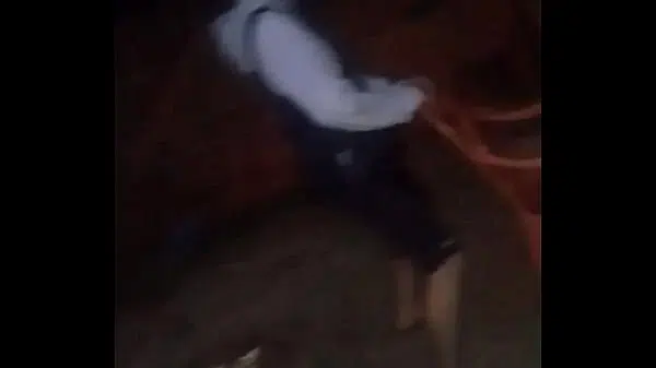 Cadeira safada na festa ficou olhando pra macho q pegou ela de jeito