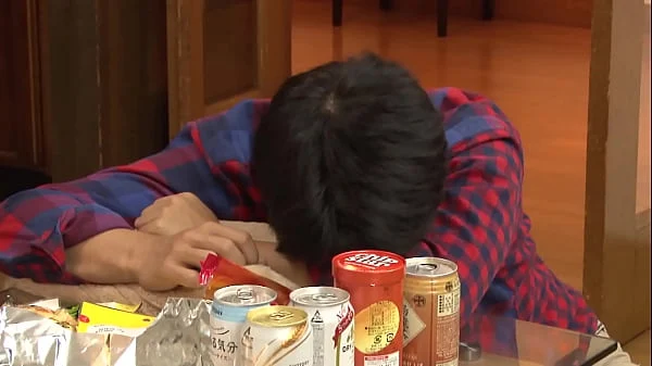 https://bit.ly/3Kx2JfE　欲求不満な女が覗き男の勃起チ○ポをハメまくる！！膣奥まで刺激するピストンに、何度も本気絶頂を繰り返す！「攻めてるのに先にイッちゃいそう…」「腰が勝手に動いちゃうっ！」「勃起チ○ポ、硬くてすっごい気持ちいい」【パート3】