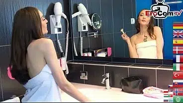 Hübsche Thai Transe wird anal gefickt
