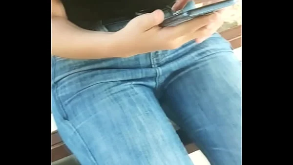 Señorita estudiante acepta follar hasta terminar dentro de ella