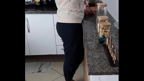 Stepdaughter can’t even rest while having breakfast.